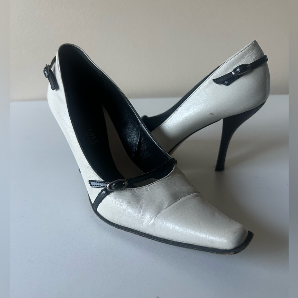 Vintage Kenneth Cole 90’s White Black Silver Buckle Pointed Toe Pumps Heels 7.5